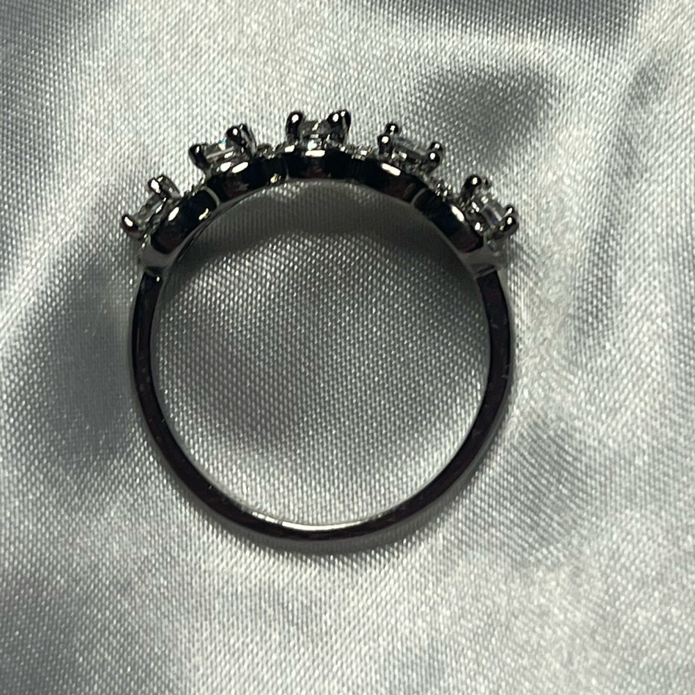 Gorgeous Sterling Silver Ring With Simulated Diamonds and Crystals~ Size 10~ New - Picture 11 of 15